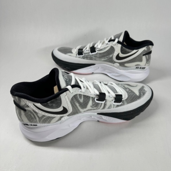 NWOB Nike Kyrie 8 White Black DJ6017-101 Men’s US 11 / UK 10 / EU 45